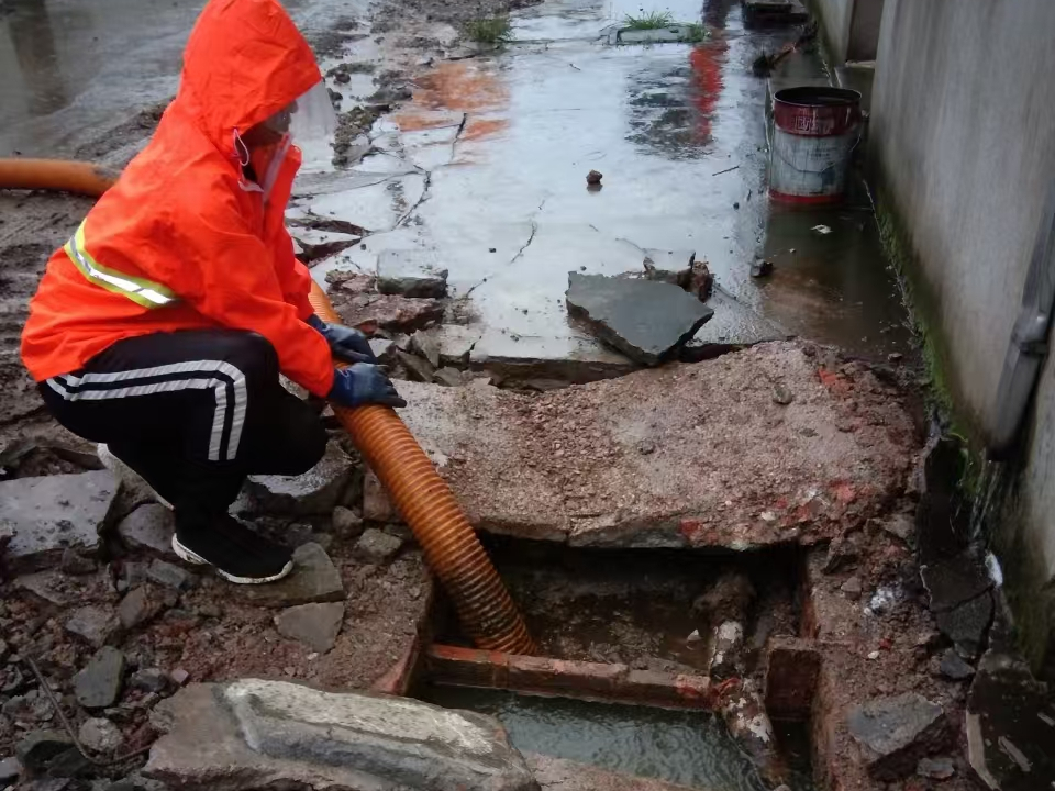 惠阳专业清理污水池 炜誉市政以规范流程守护城市 “肠道”